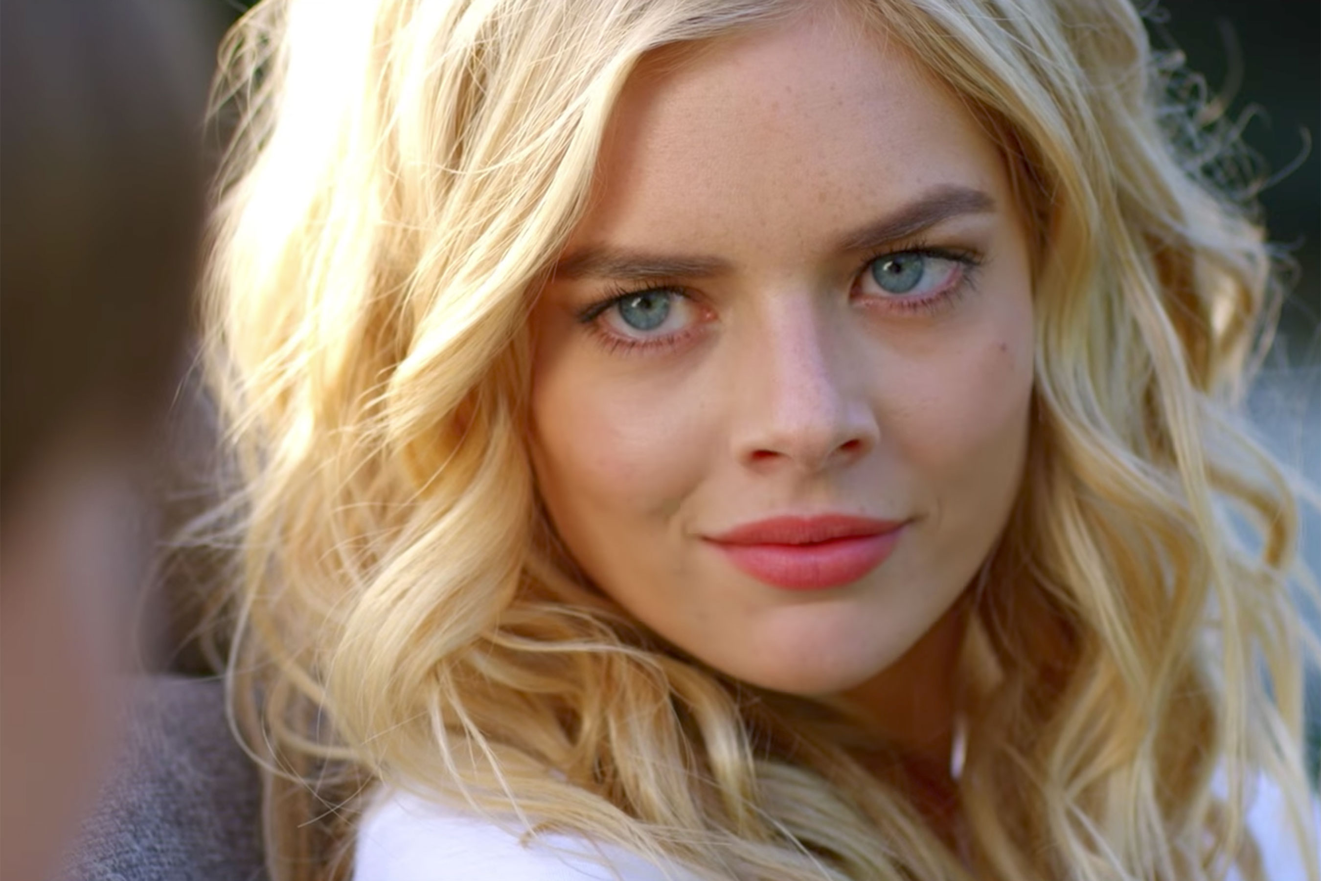 Samara Weaving Portrait 2017 Wallpapers