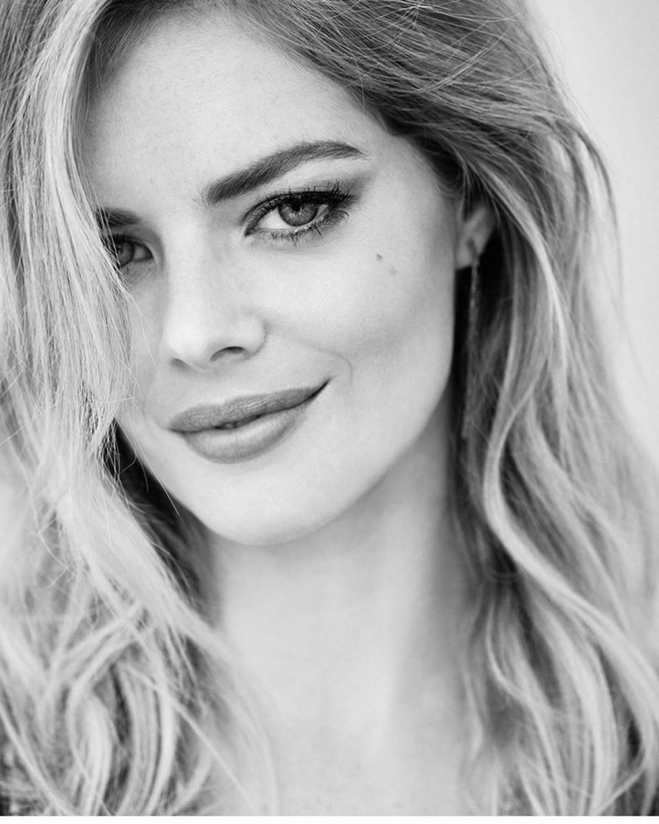 Samara Weaving Portrait 2017 Wallpapers