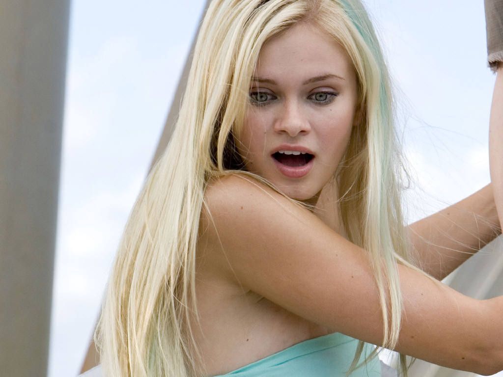 Sara Paxton Wallpapers