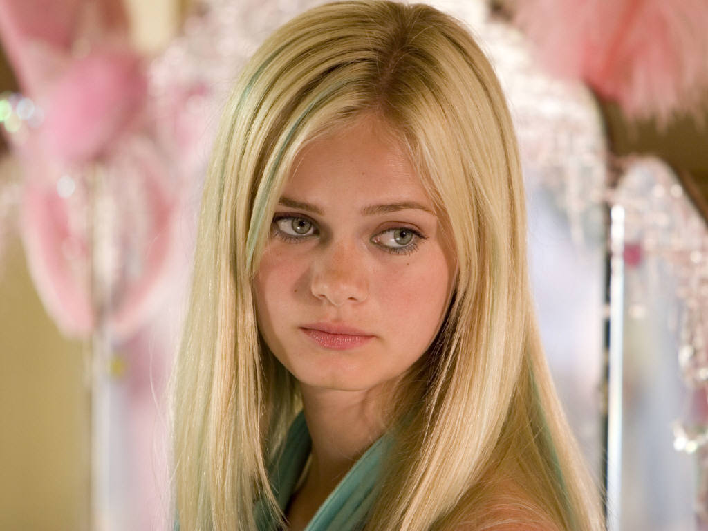 Sara Paxton Wallpapers