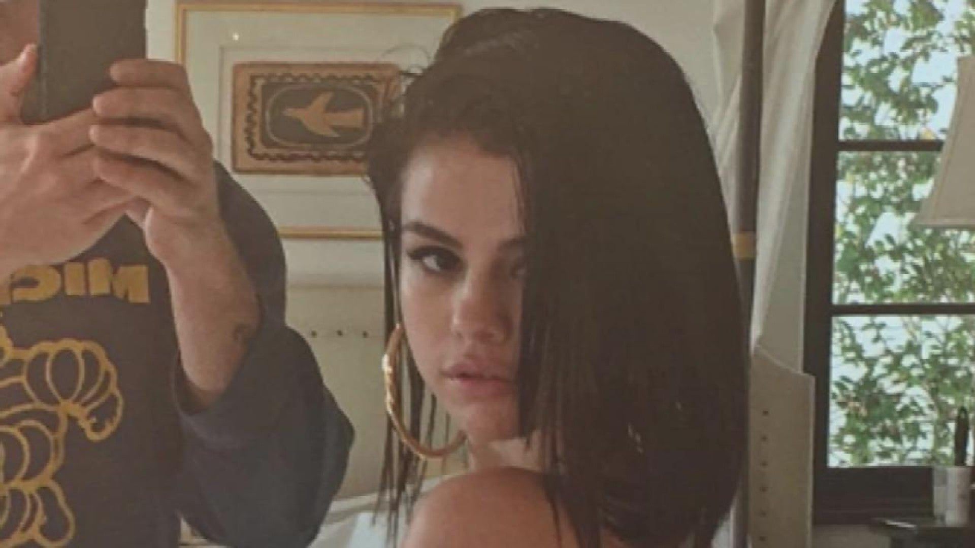 Selena Gomez Mirror Selfie Wallpapers