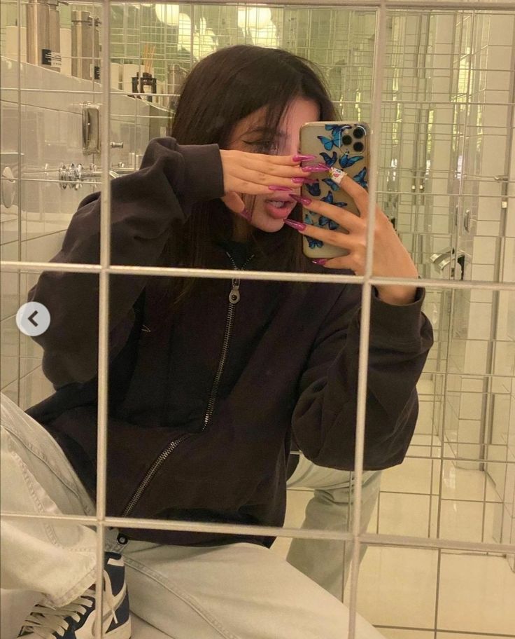 Selena Gomez Mirror Selfie Wallpapers