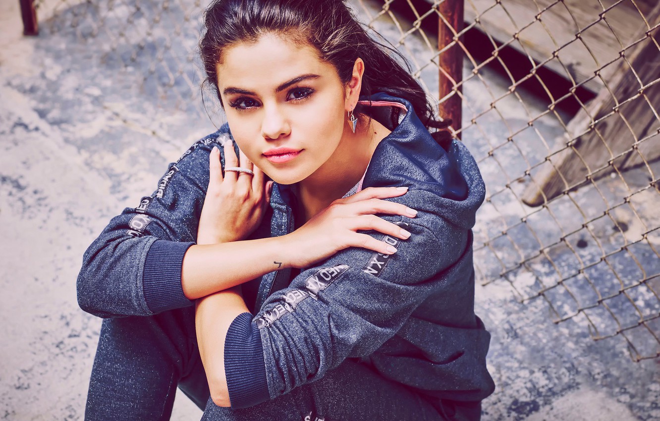 Selena Gomez W Magazine Photoshoot Wallpapers