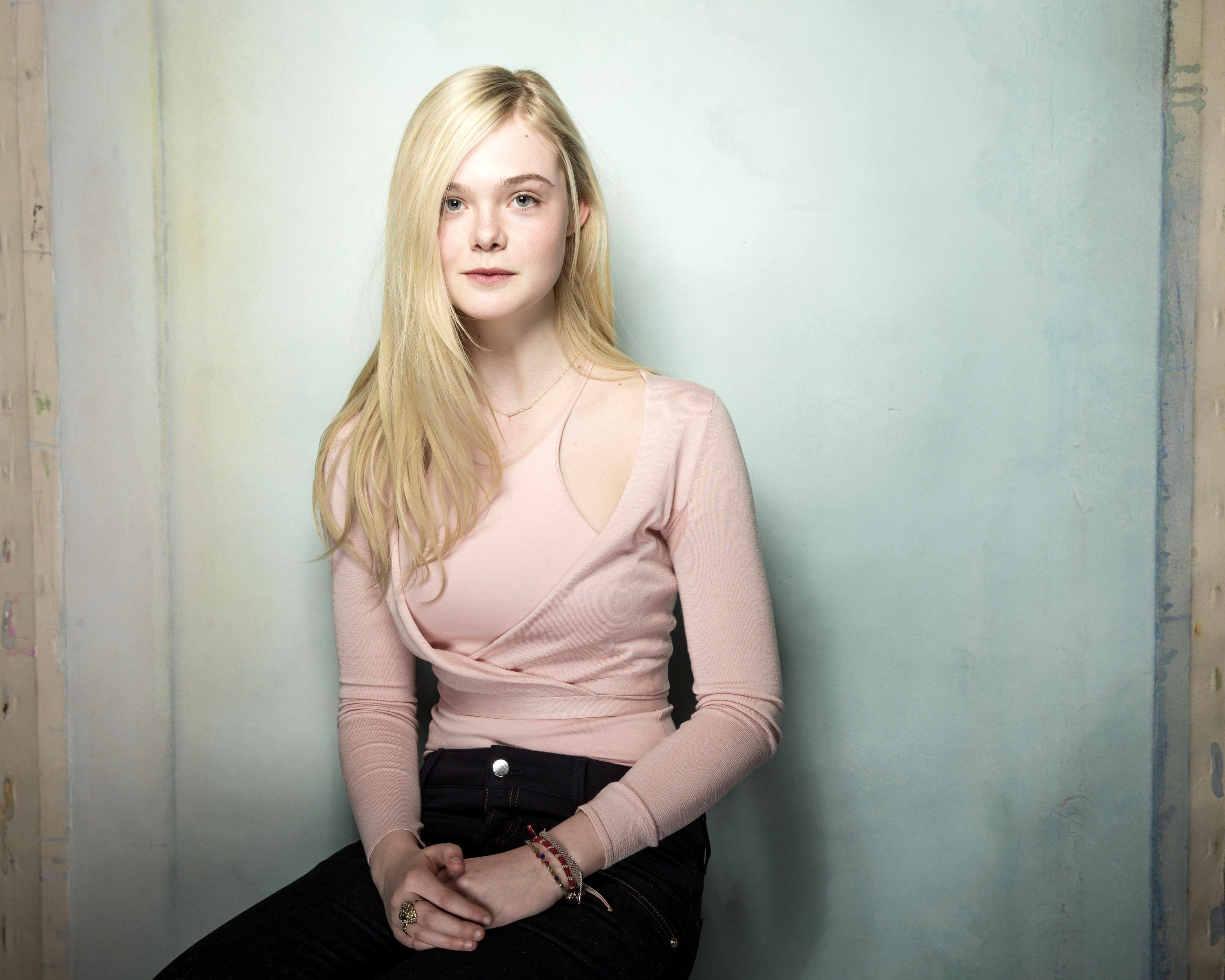 Sexy Elle Fanning Portrait Wallpapers