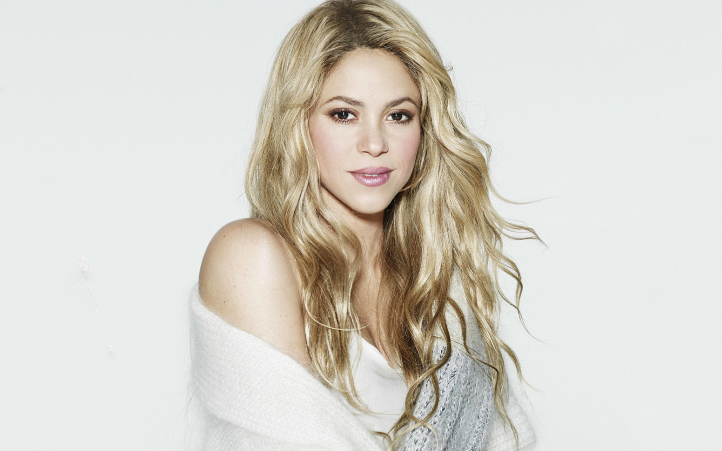 Shakira Hot Wallpapers