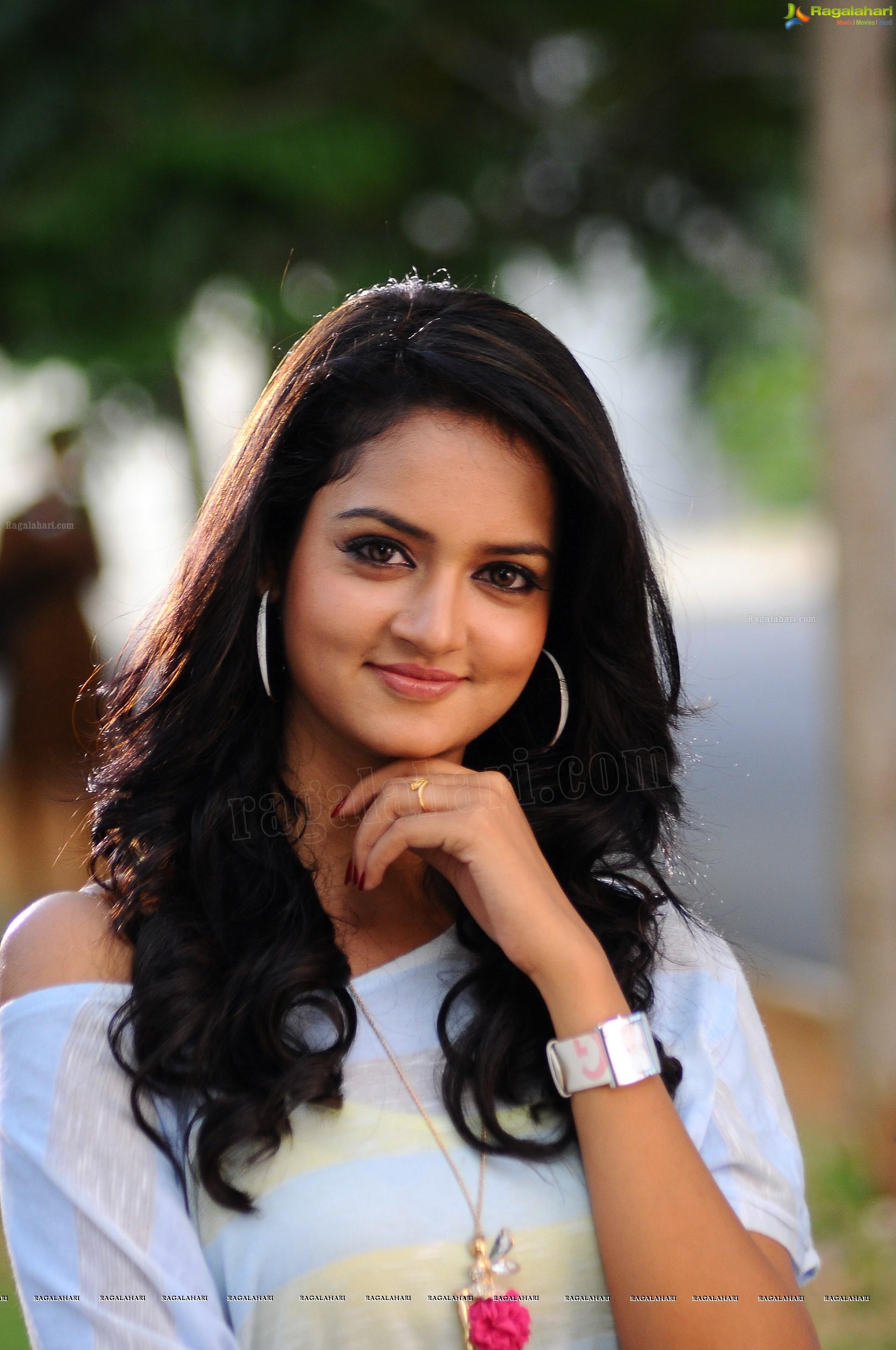 Shanvi Srivastava Wallpapers