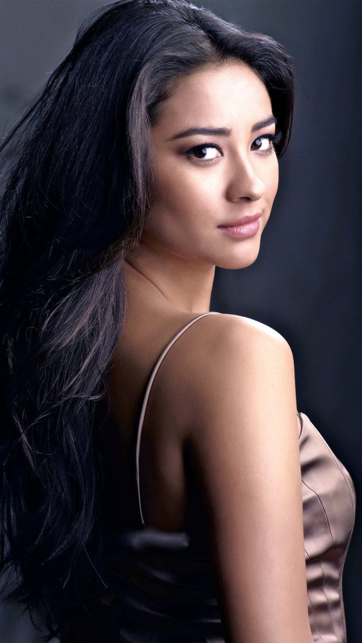Shay Mitchell Wallpapers
