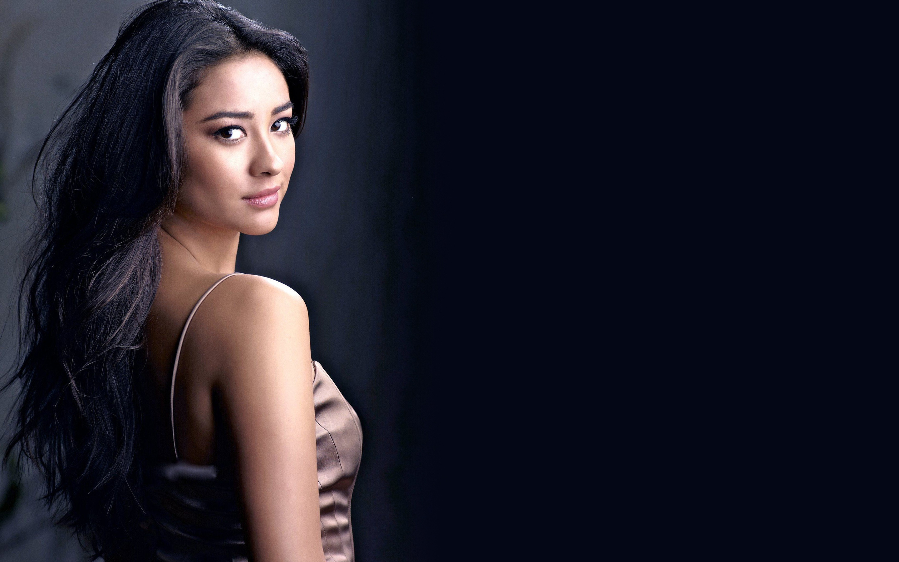 Shay Mitchell 2018 Wallpapers