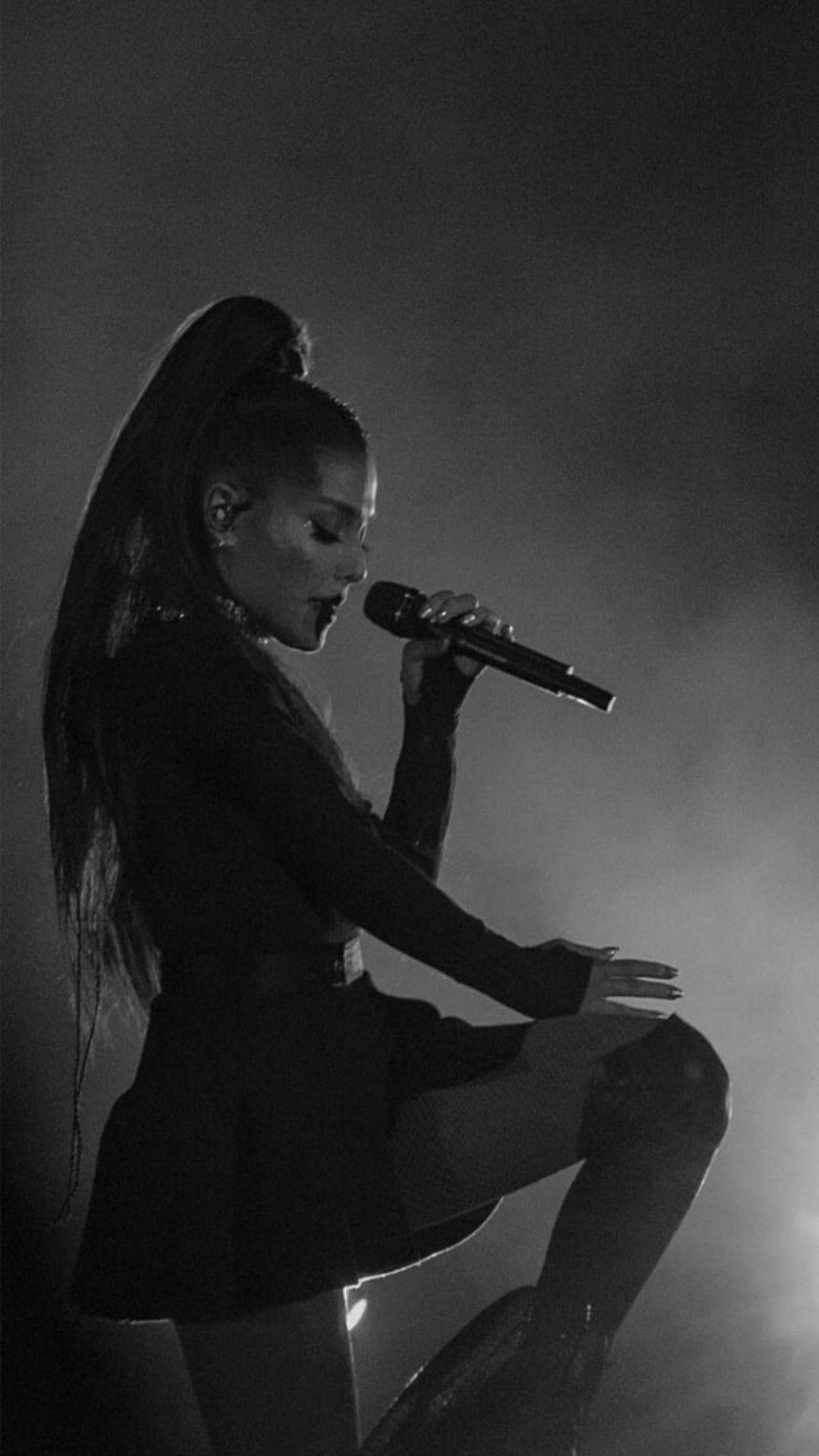 Singer Ariana Grande Wallpapers