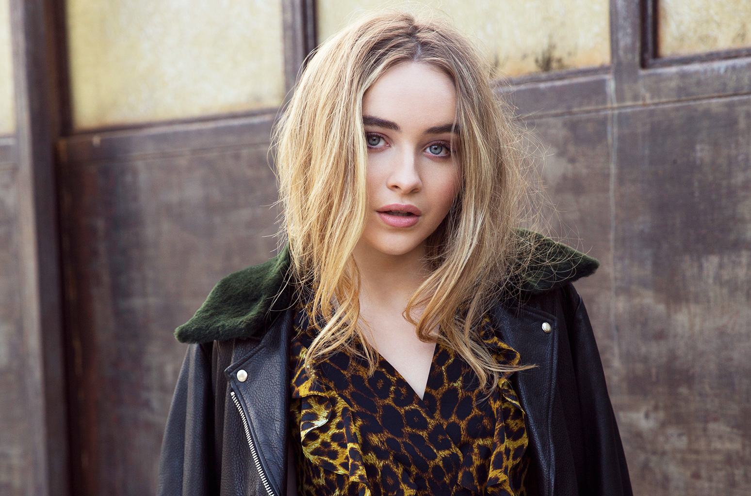 Singer Sabrina Carpenter Wallpapers