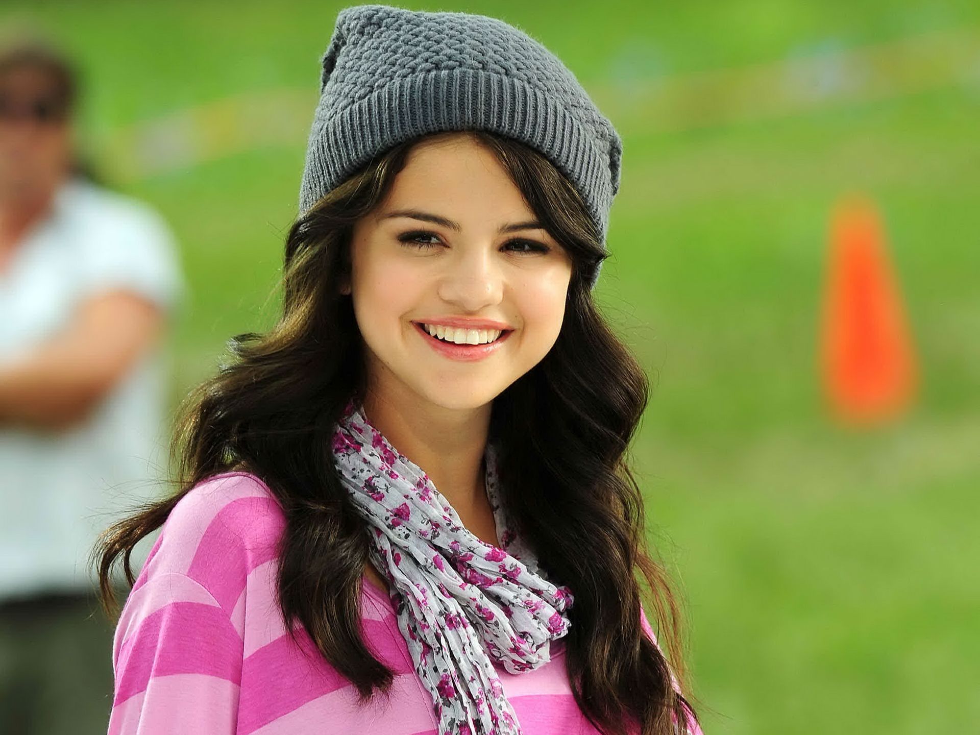 Singer Selena Gomez Wallpapers