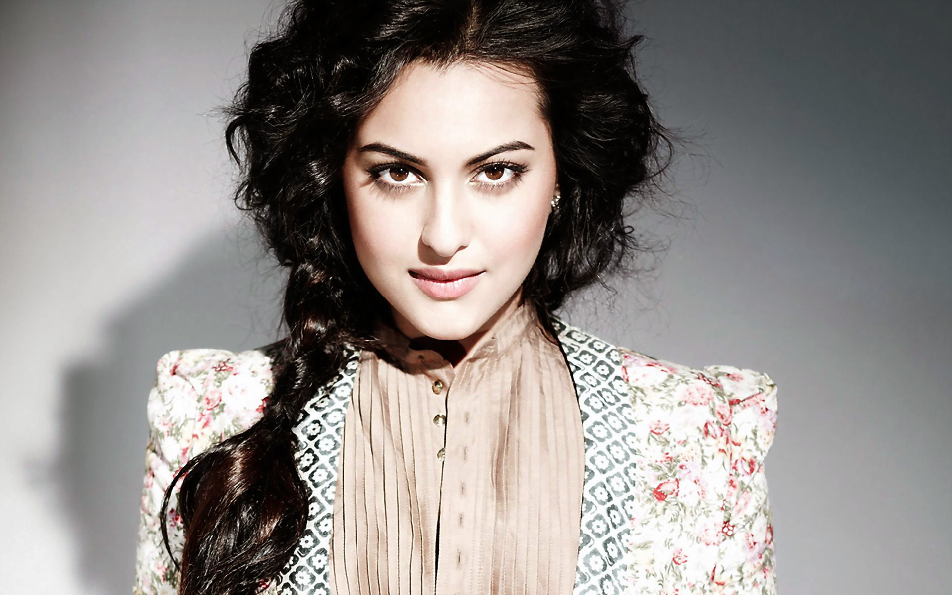 Sonakshi Sinha Wallpapers