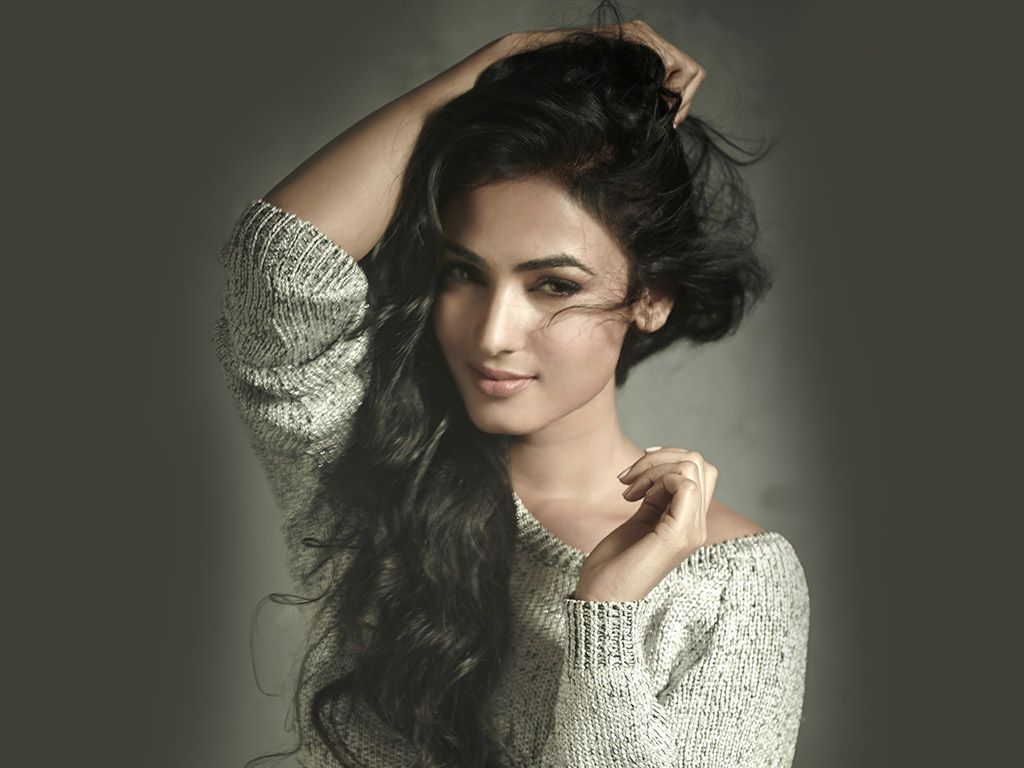 Sonal Chauhan Wallpapers