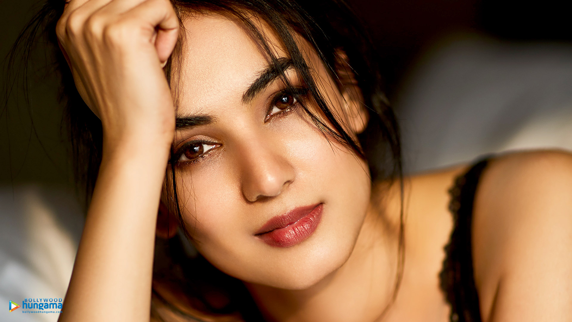 Sonal Chauhan Wallpapers