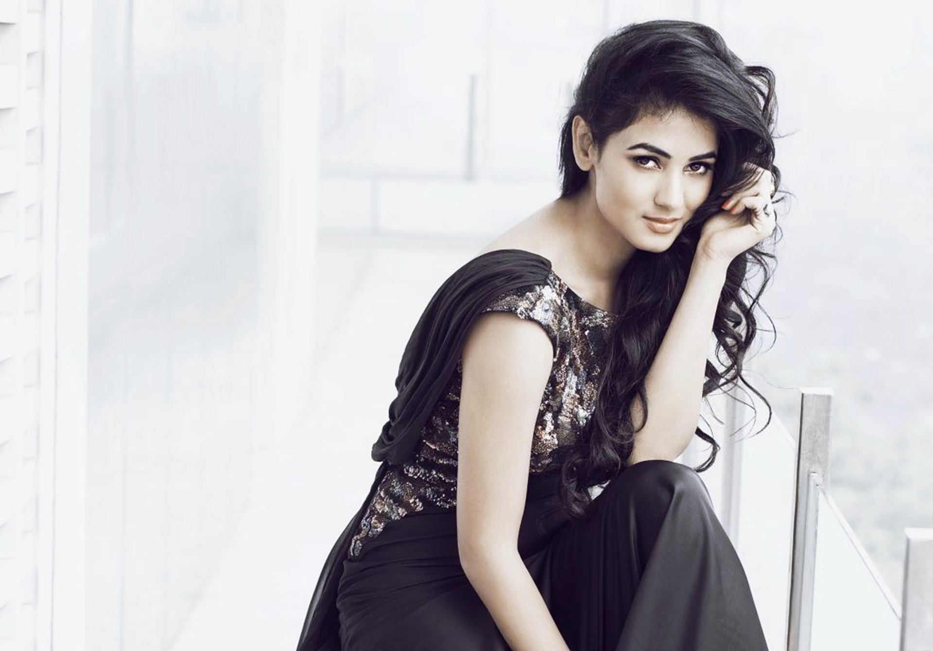 Sonal Chauhan Wallpapers