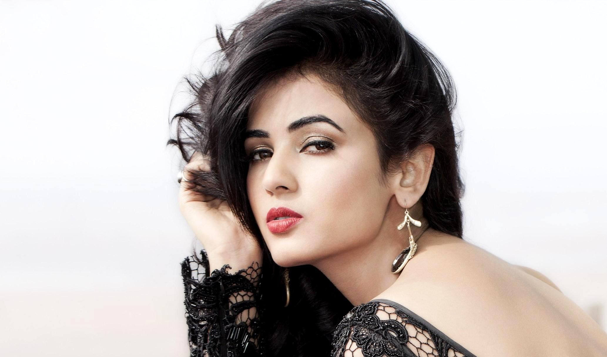 Sonal Chauhan Wallpapers