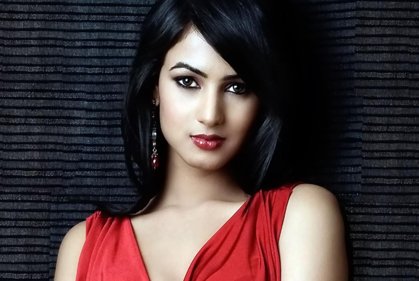 Sonal Chauhan Wallpapers