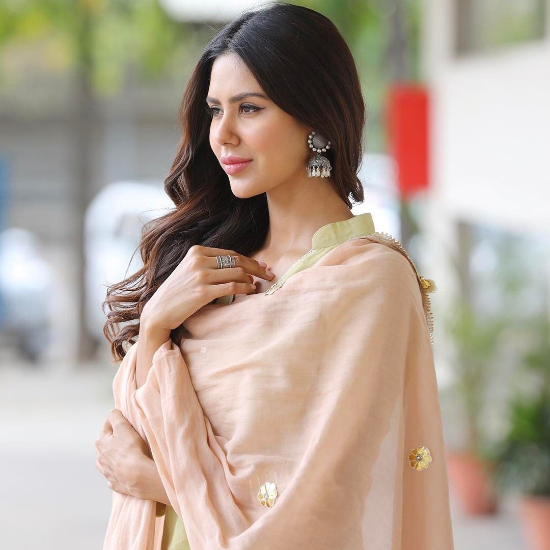 Sonam Bajwa Wallpapers