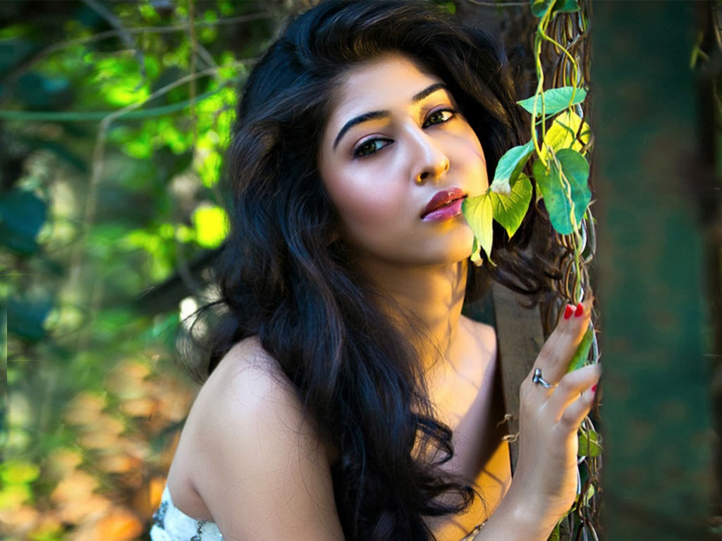 Sonarika Bhadoria Wallpapers