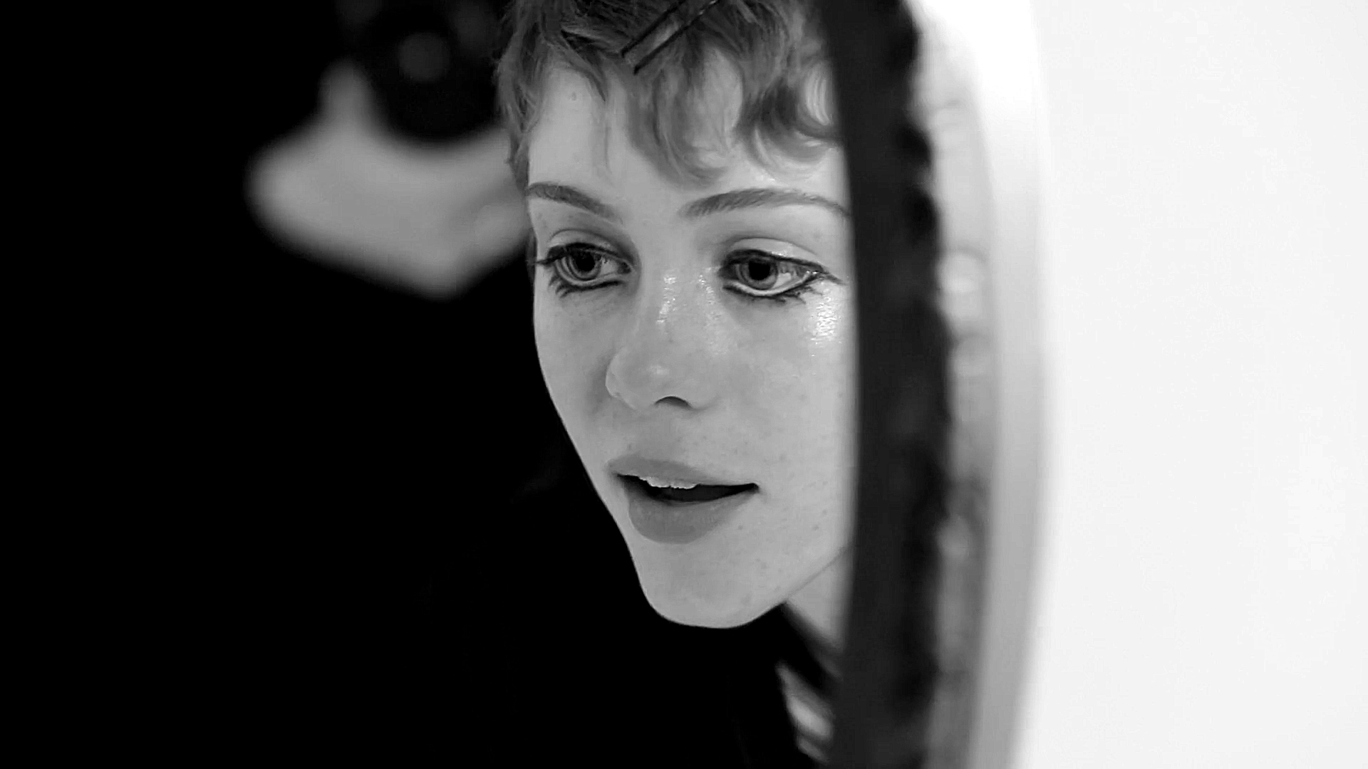 Sophia Lillis Candid Photoshoot Wallpapers