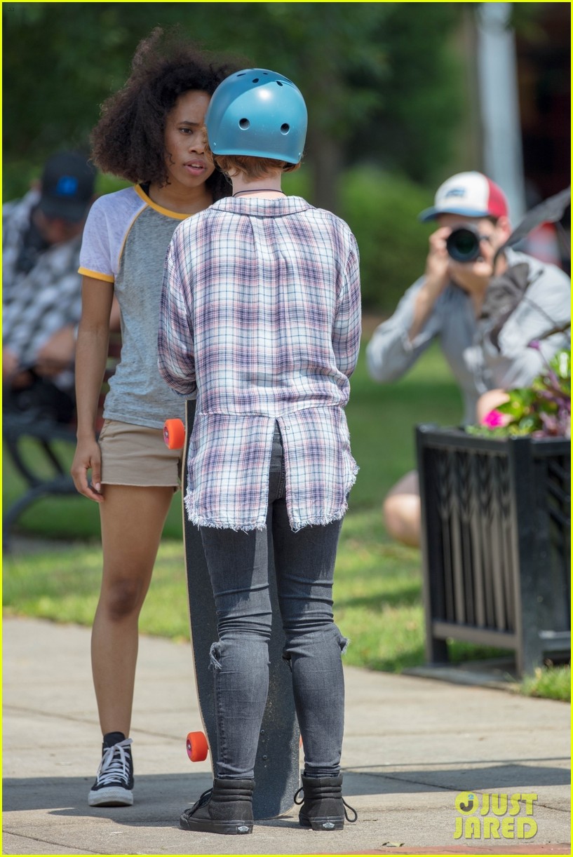 Sophia Lillis Candid Photoshoot Wallpapers