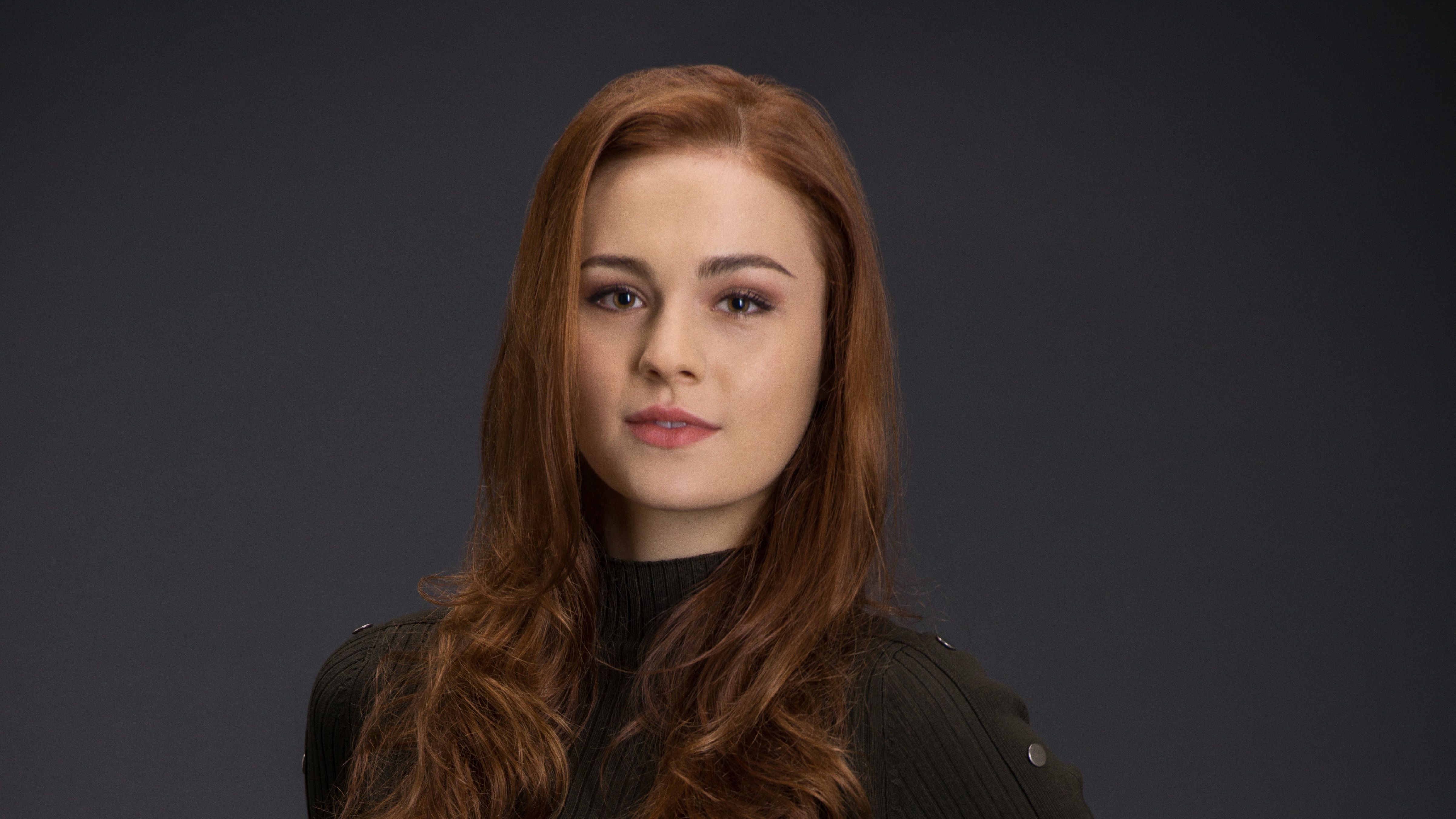 Sophie Skelton Outlander Actress Wallpapers