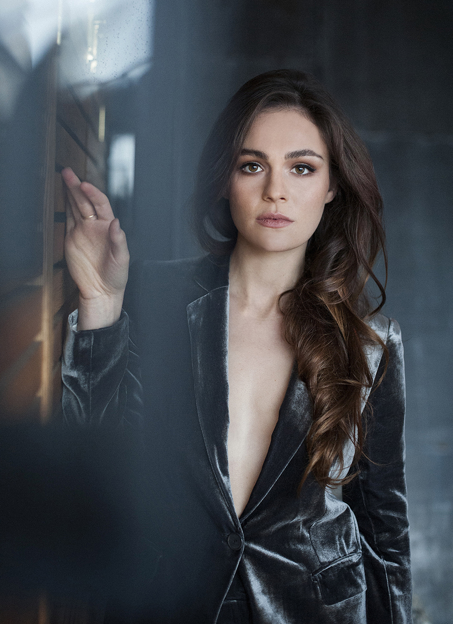 Sophie Skelton Outlander Actress Wallpapers