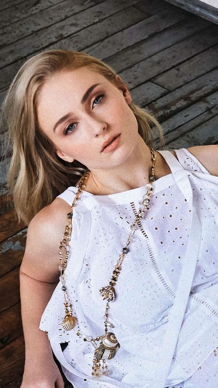 Sophie Turner in White Dress Wallpapers