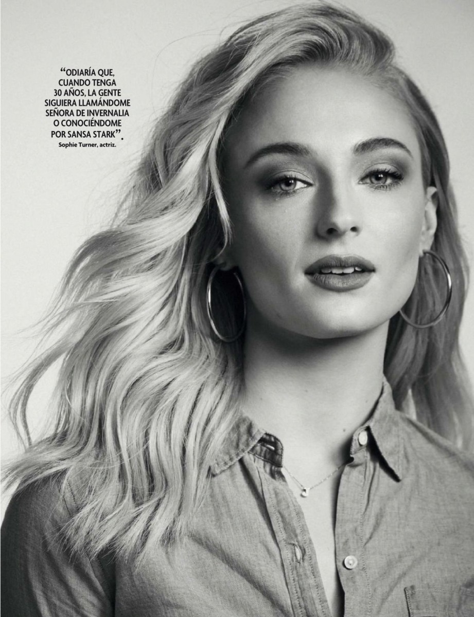 Sophie Turner Monochrome Wallpapers