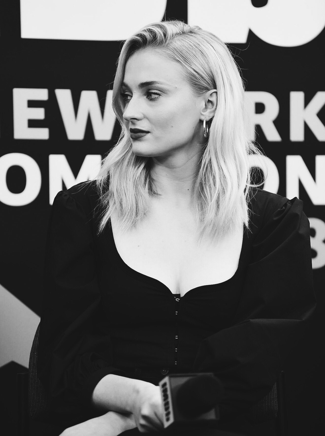 Sophie Turner Monochrome Wallpapers