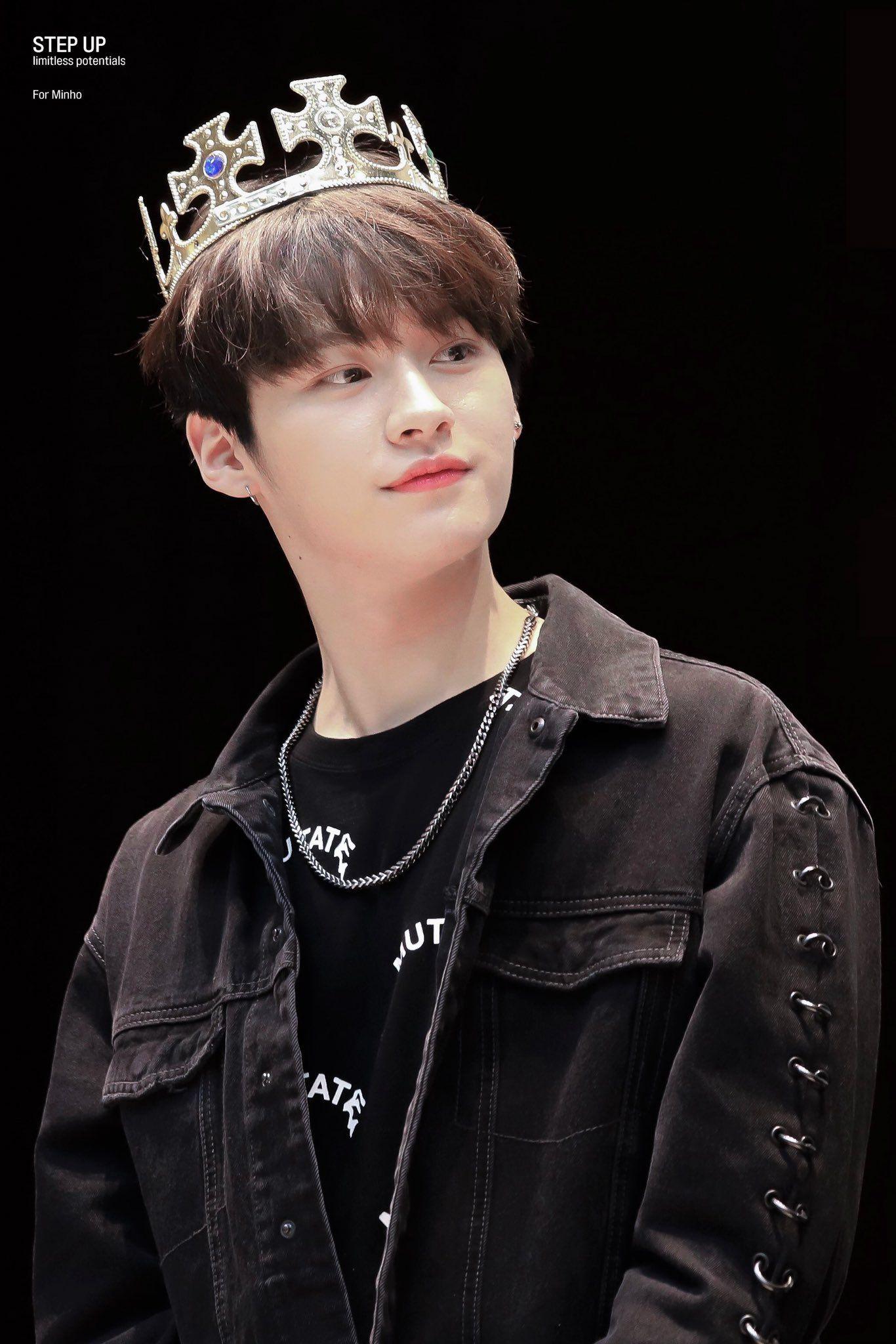 Stray Kids Lee Know Wallpapers