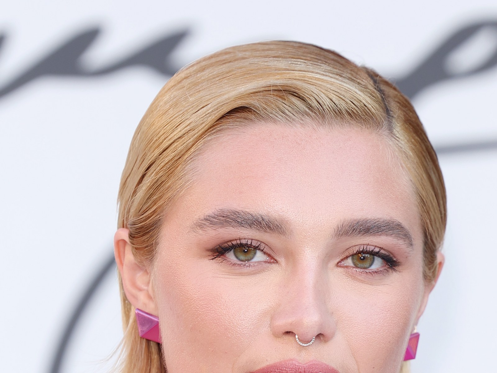 Stunning Florence Pugh Wallpapers