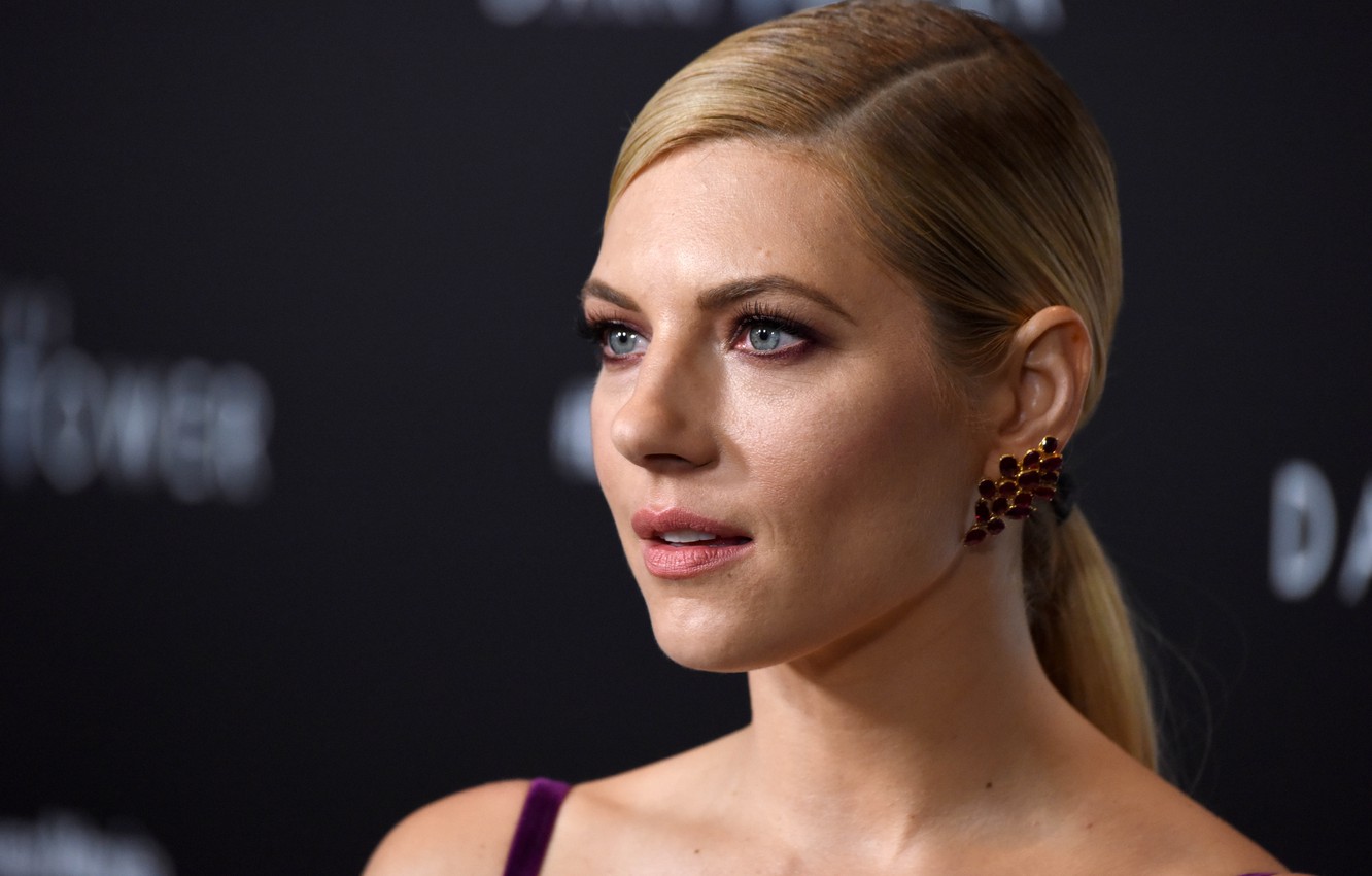 Stunning Katheryn Winnick Vikings Actress Wallpapers