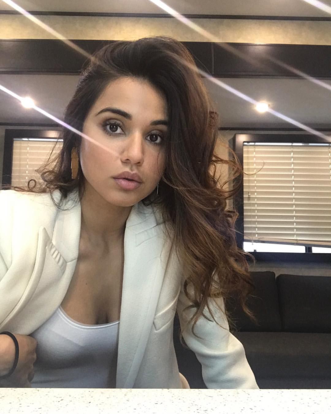 Summer Bishil Wallpapers