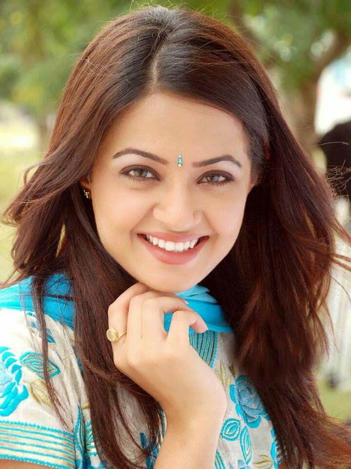 Surveen Chawla Wallpapers