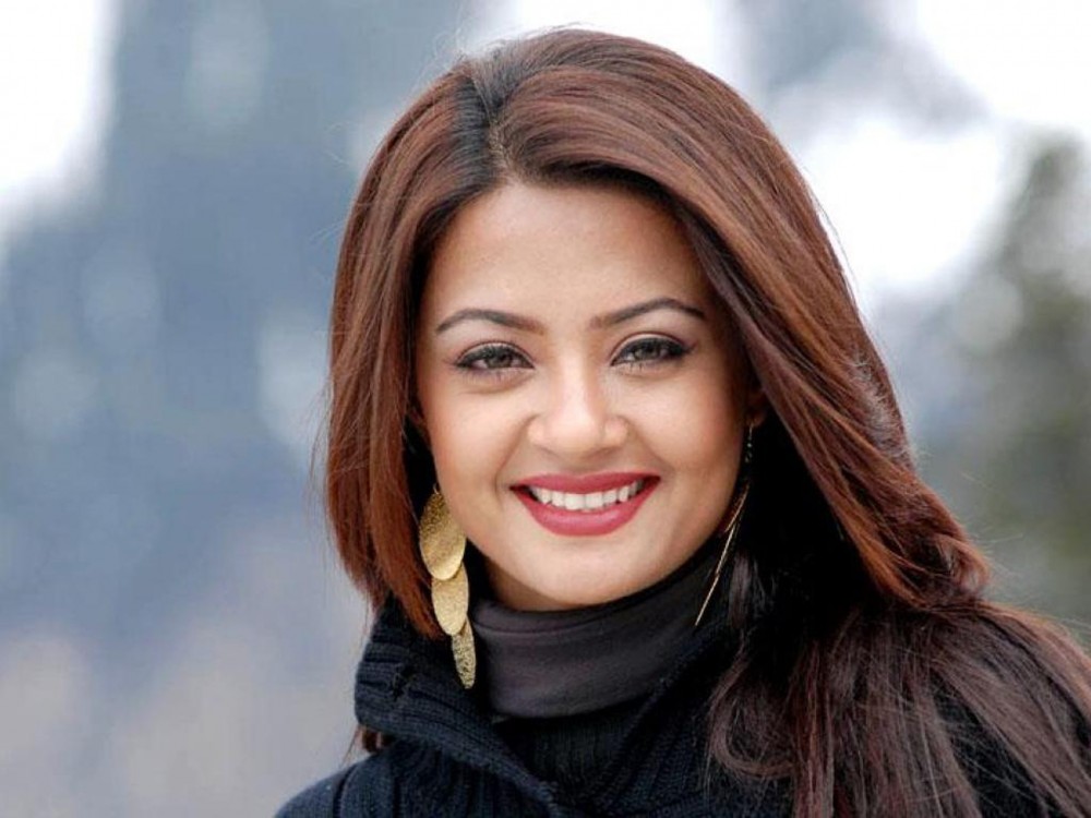 Surveen Chawla Wallpapers