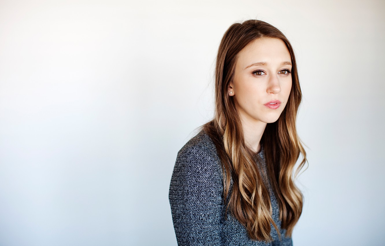 Taissa Farmiga Wallpapers