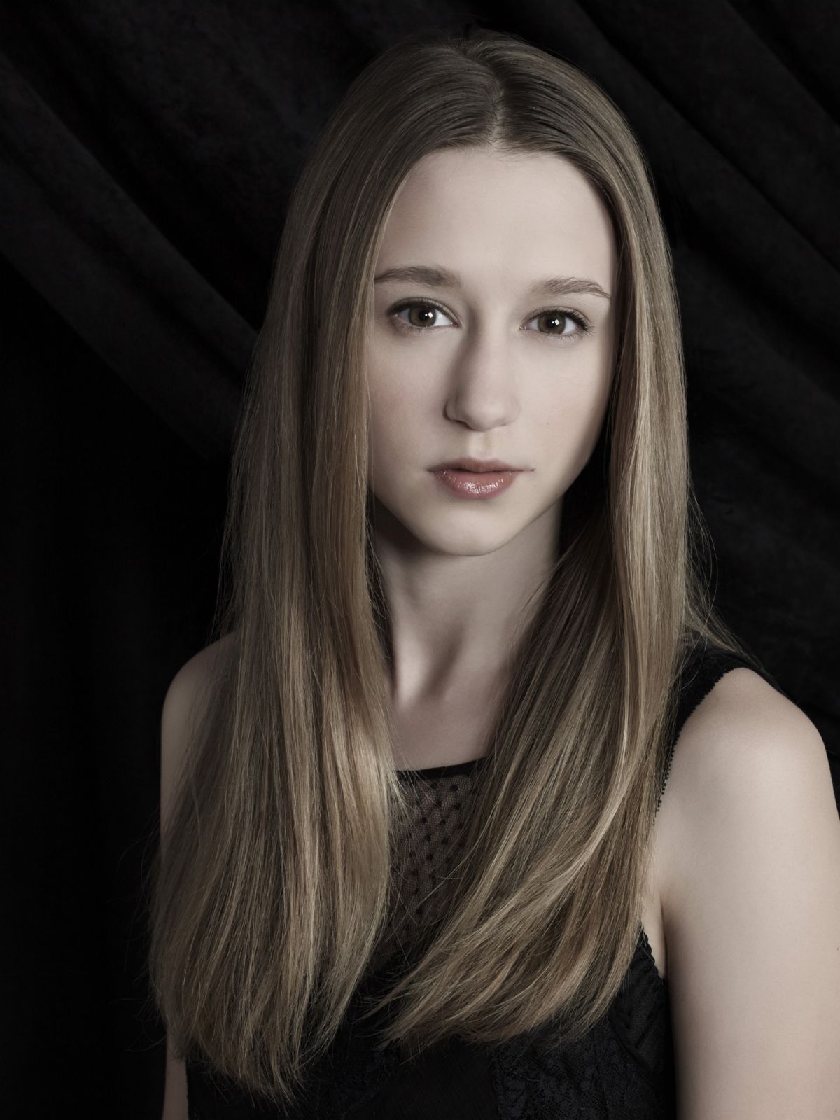 Taissa Farmiga Wallpapers