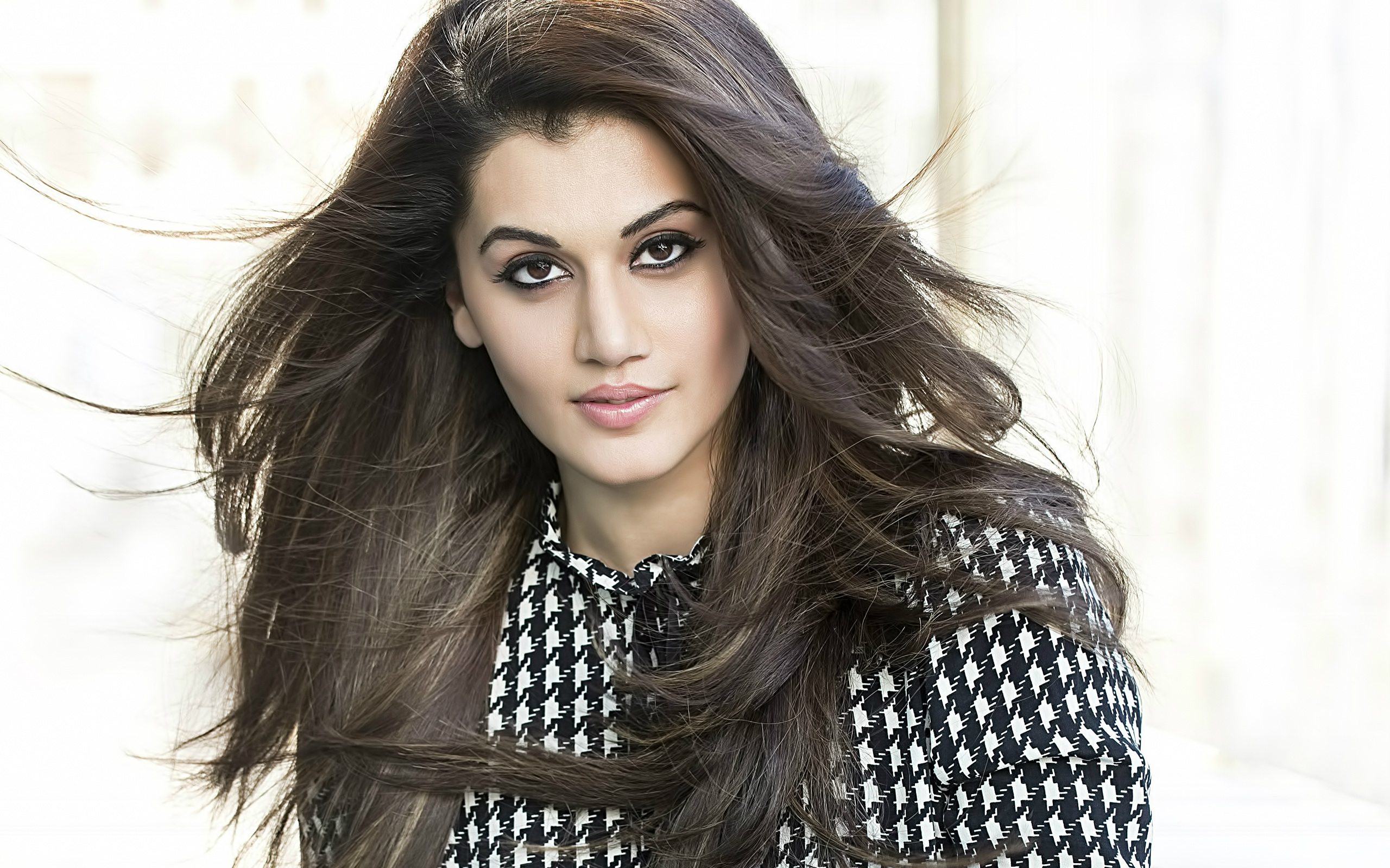 Tapsee Pannu Wallpapers