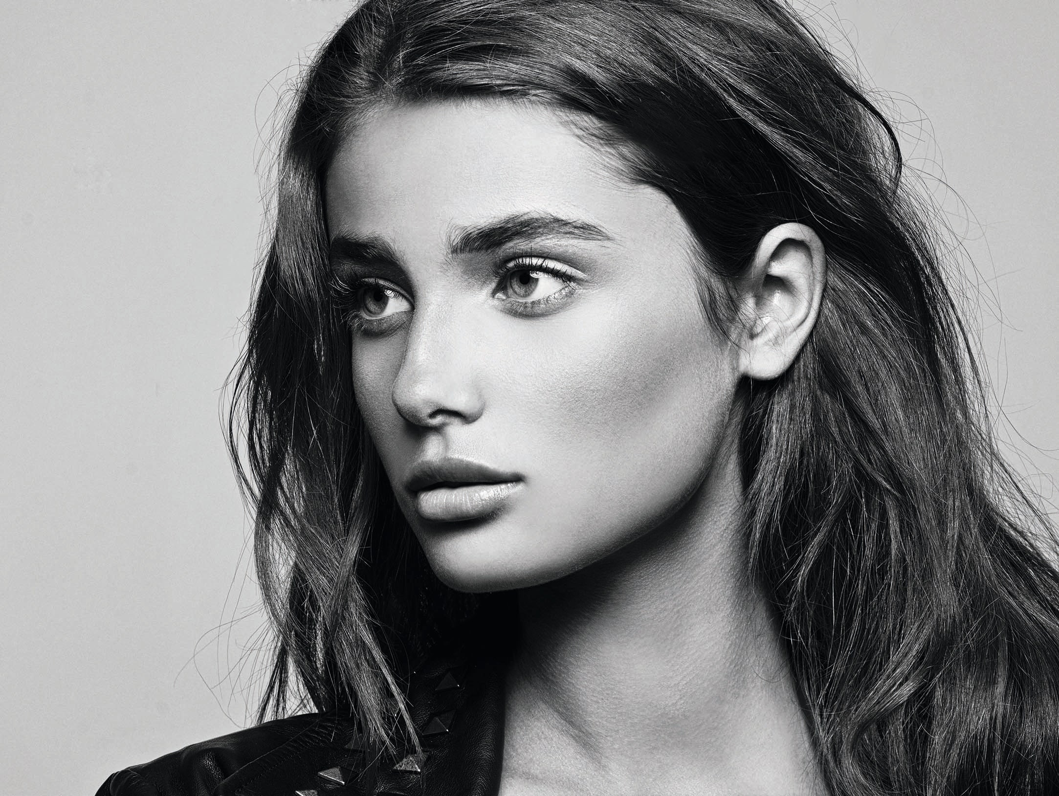 Taylor Hill Wallpapers