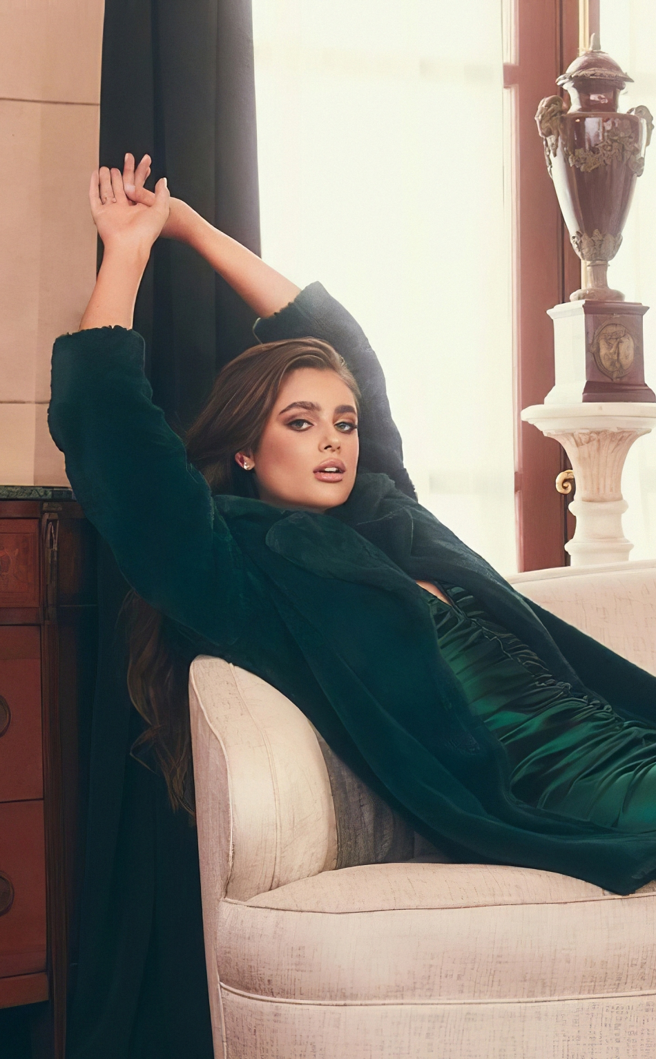 Taylor Hill Model Wallpapers