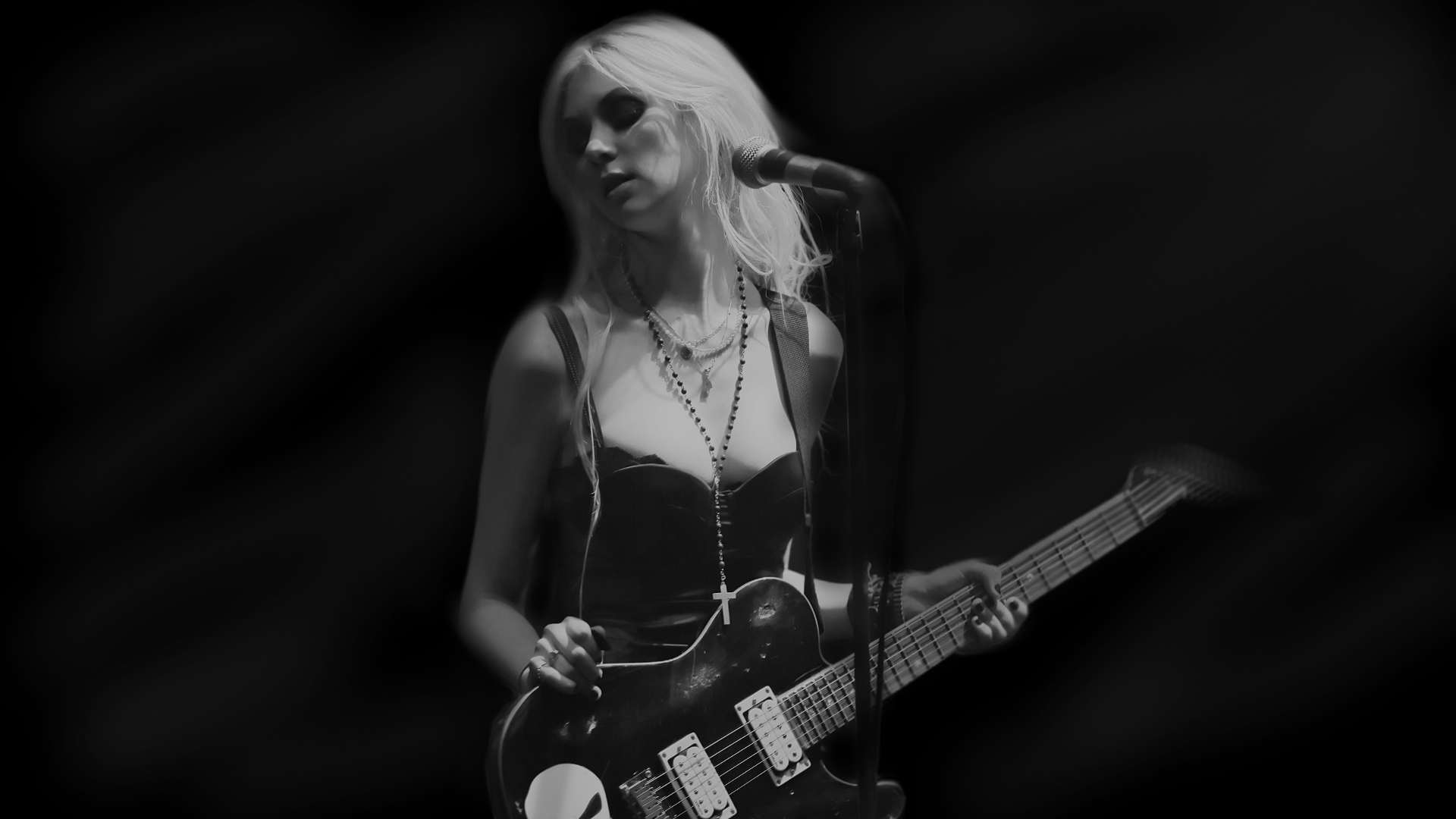 Taylor Momsen New Wallpapers