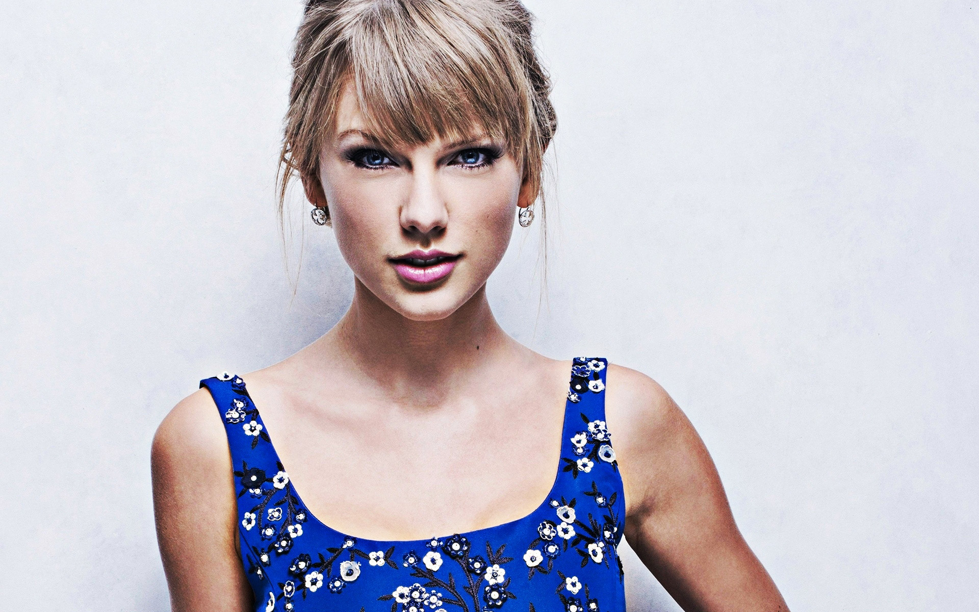 Taylor Swift Beautiful In Blue Top Wallpapers