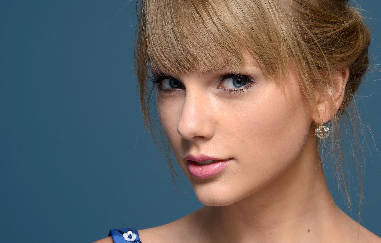 Taylor Swift Portrait Wallpapers