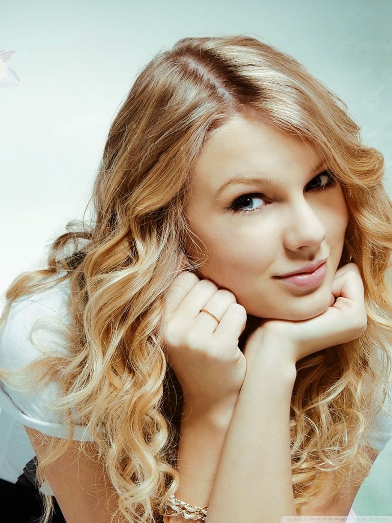 Taylor Swift Portrait Wallpapers