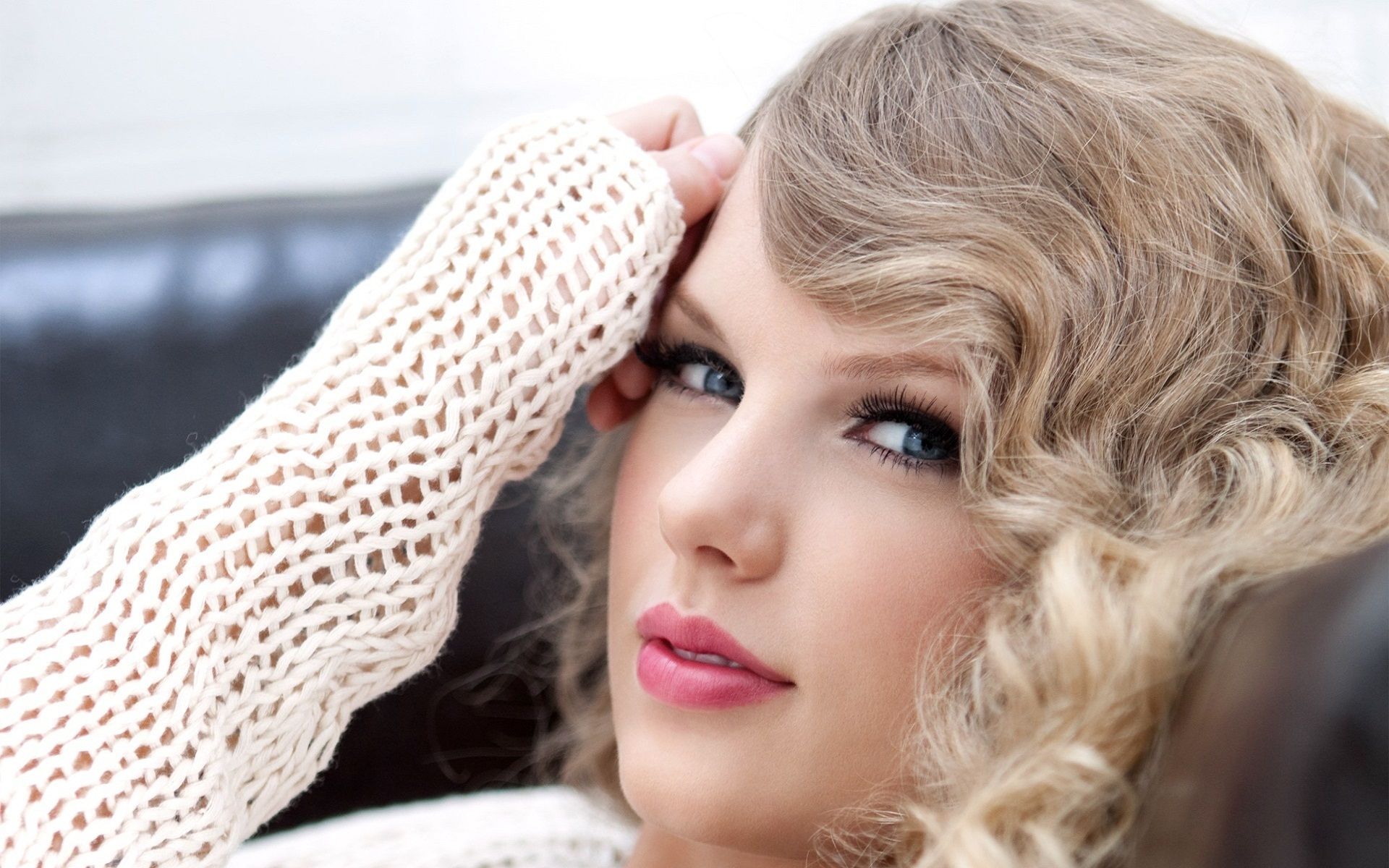 Taylor Swift Portrait Wallpapers