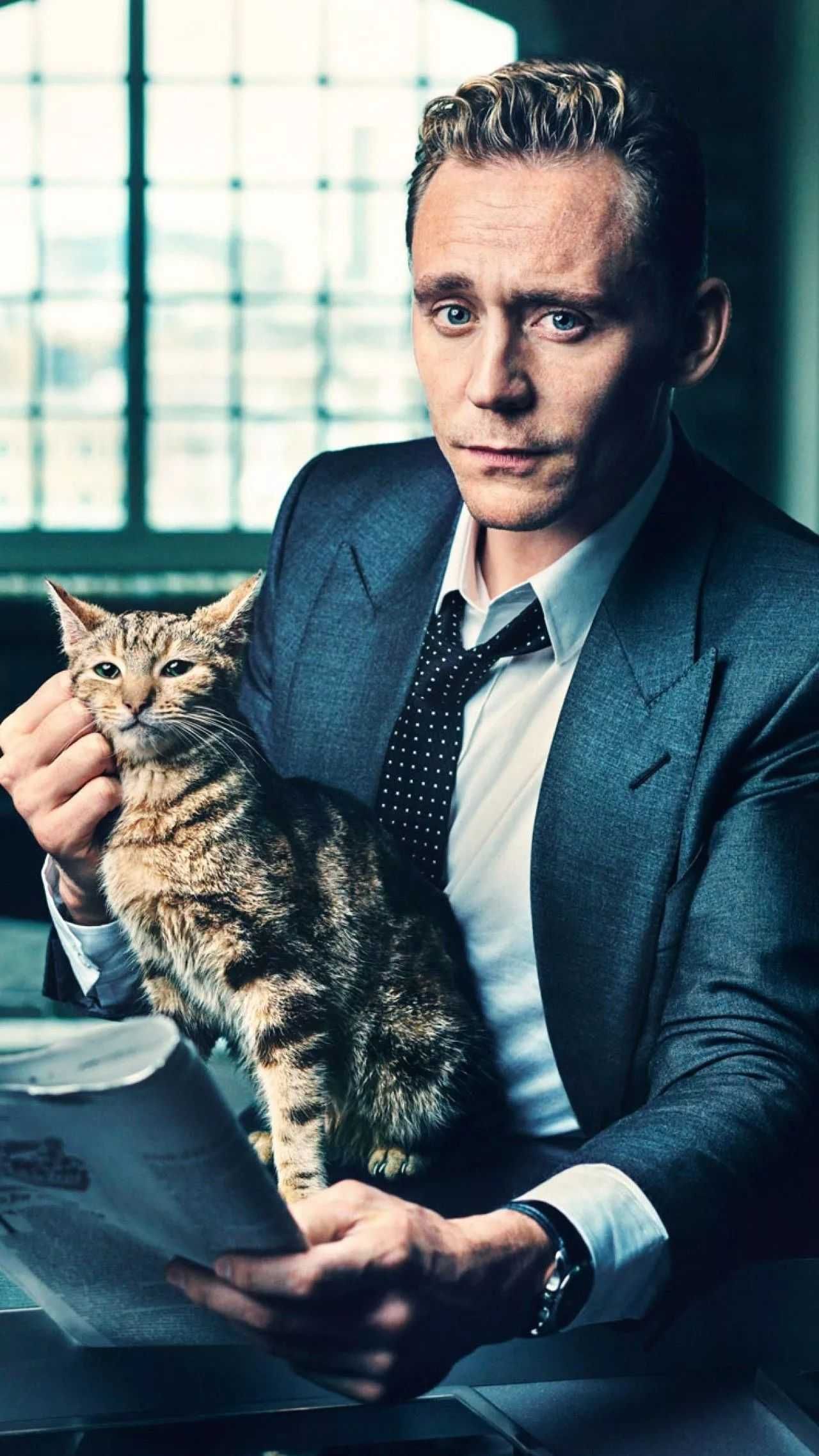 Tom Hiddleston Wallpapers