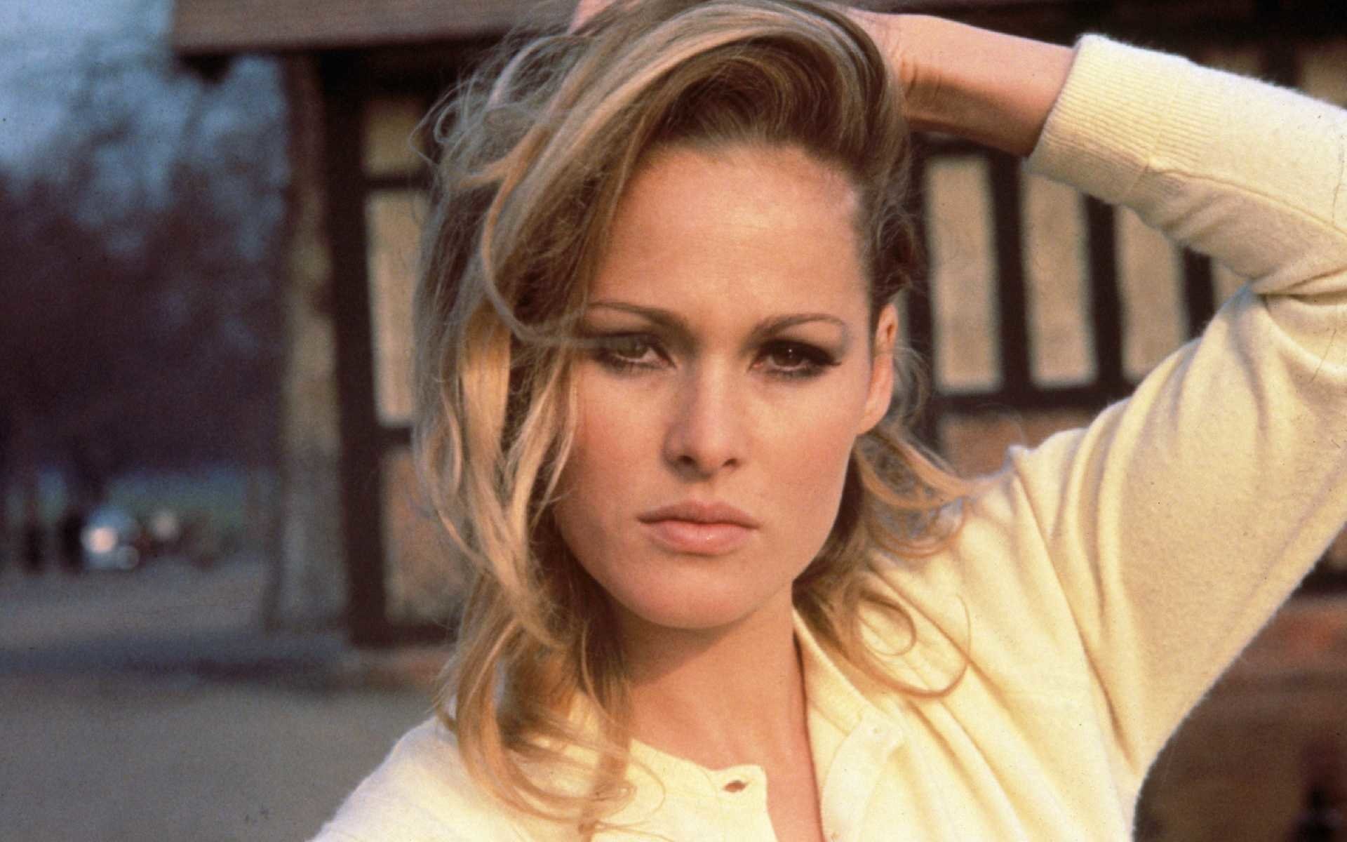 Ursula Andress Wallpapers