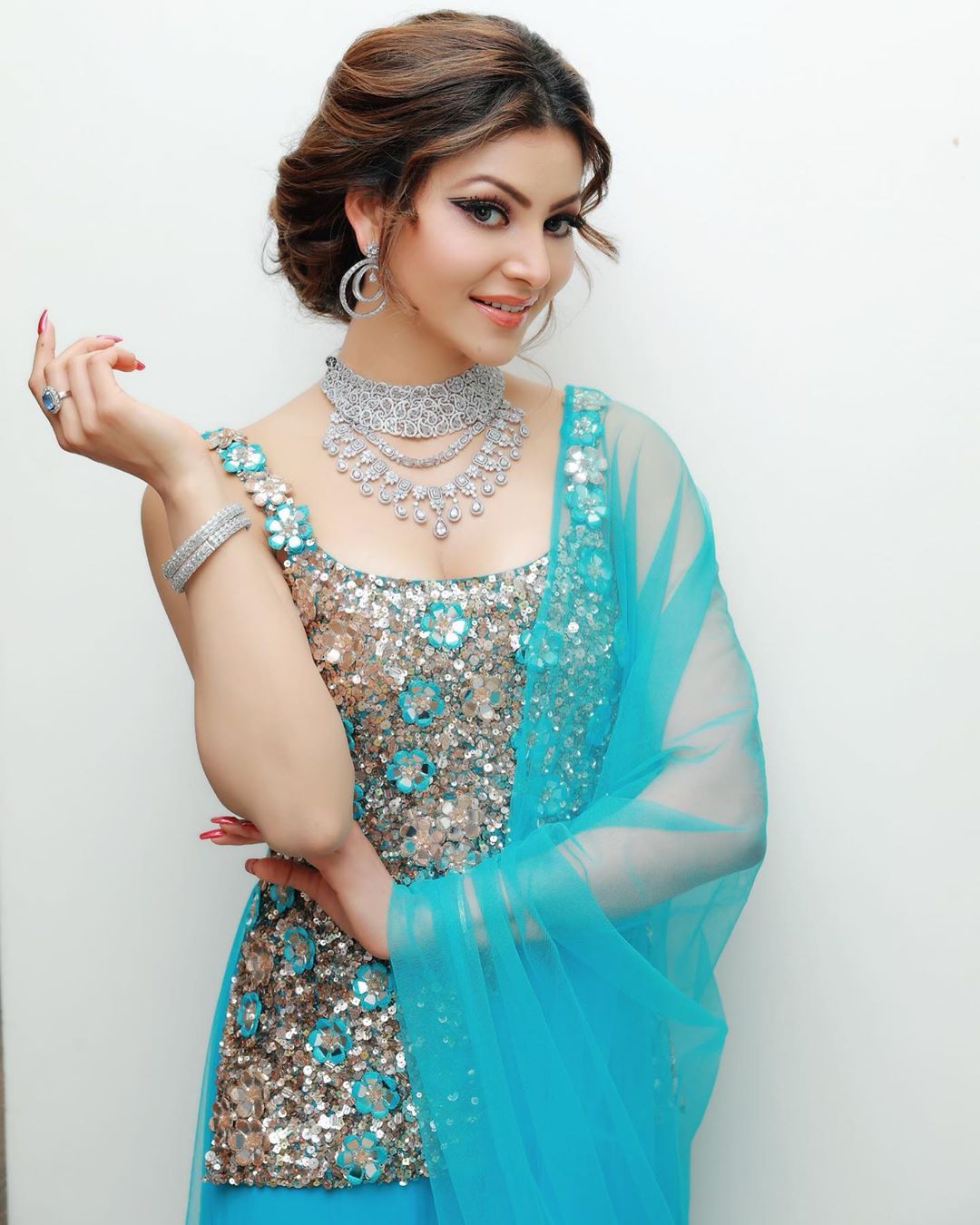 Urvashi Rautela Wallpapers