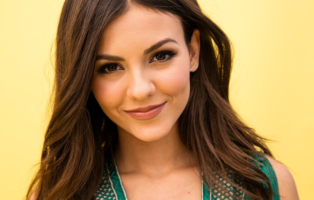 Victoria Justice Brunette And Singer Wallpapers